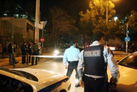 Μαχαίρωσαν αστυνομικούς στην Πεύκη