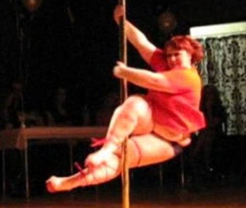 Σέξι χορεύτρια του pole dancing …100 κιλών!