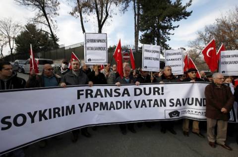 Με μποϊκοτάζ γαλλικών προϊόντων απειλεί η Τουρκία