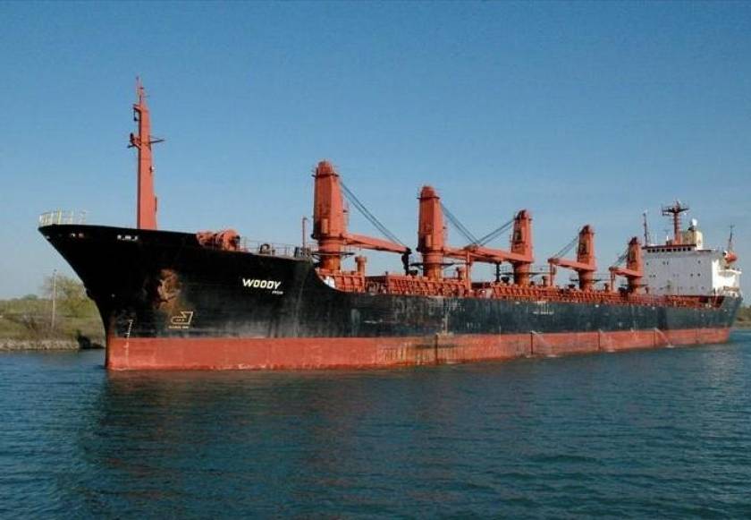 Προσάραξη φορτηγού πλοίου στο λιμάνι Λαυρίου