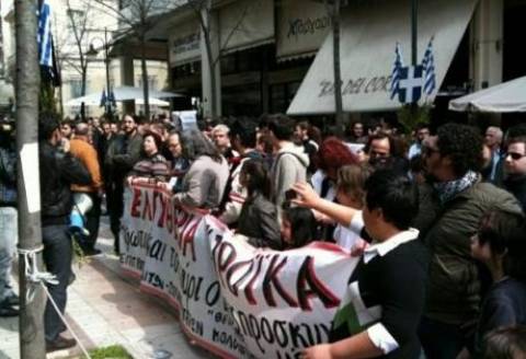 Αγρίνιο: Μετά την παρέλαση, «πολιόρκησαν» το δημαρχείο