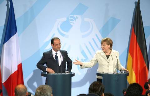 Μέρκελ-Ολάντ: Θέλουμε να μείνει η Ελλάδα στην ευρωζώνη