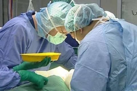 Γιατροί άφησαν γυαλί μέσα στο σώμα παιδιού