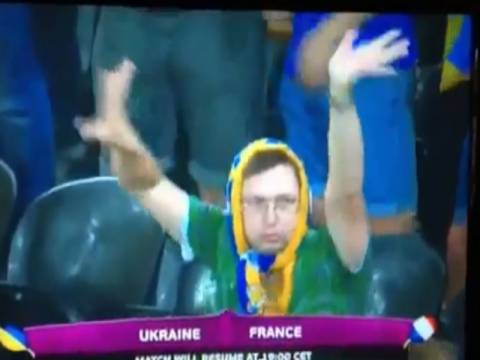 Euro 2012: Απλά δεν... υπάρχει αυτός ο χορευταράς φίλαθλος!