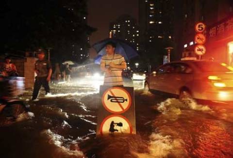Δεκάδες οι νεκροί από τις πλημμύρες στο Πεκίνο