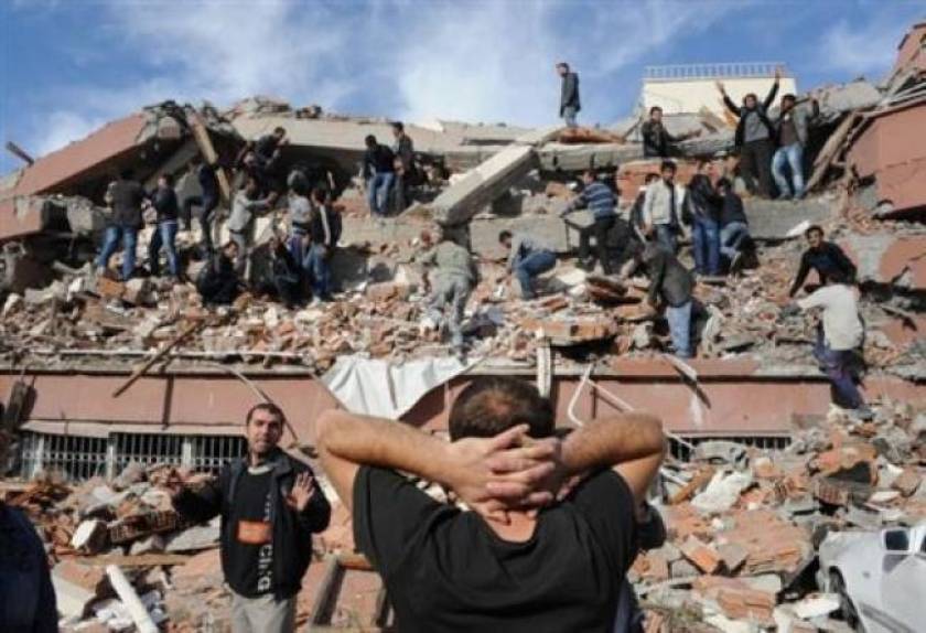 Στους 306 οι νεκροί στο Ιράν από τον σεισμό