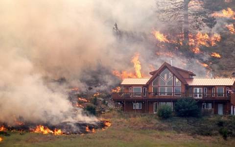 Ουάσινγκτον: Στις φλόγες 81.000 στρέμματα και 60 σπίτια