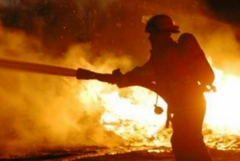 Φωτιά σε αποθήκη στην ΠΕΟ Λαρίσης – Αθηνών
