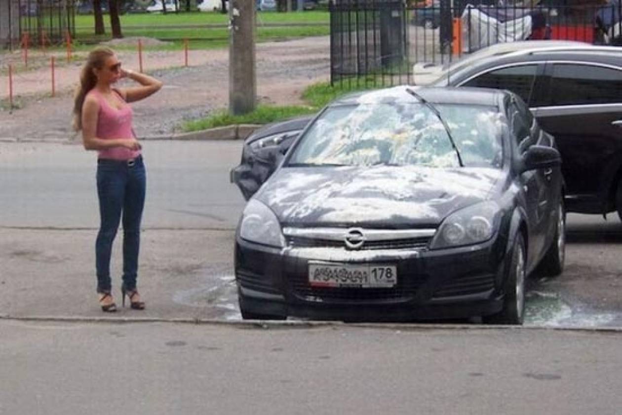 Женщина мстит автомобиль