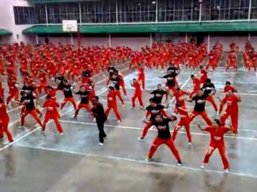 Βίντεο: Οι... διάσημοι κρατούμενοι-χορευτές, χορεύουν το Gangnam Style