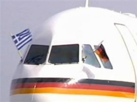 ΔΕΙΤΕ: Με ελληνική σημαία το αεροπλάνο της Μέρκελ