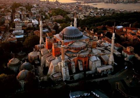 Οι Τούρκοι δίνουν 5 εκατ. ευρώ για να αλλάξουν...την Αγία Σοφία