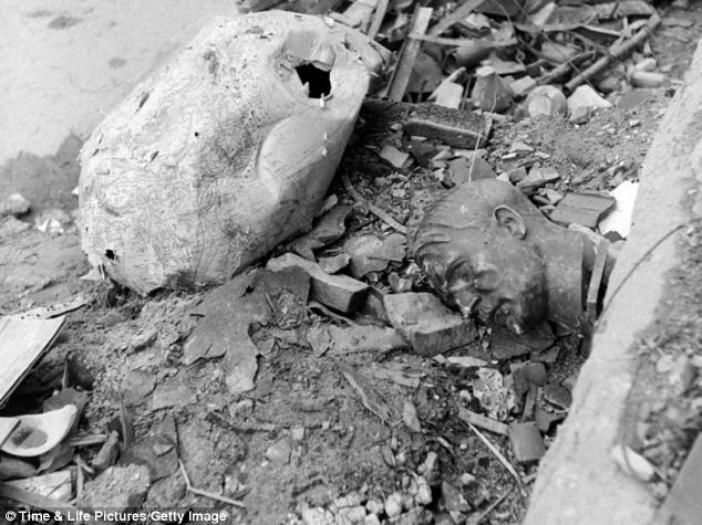 Αδημοσίευτες φωτογραφίες: Εδώ αυτοκτόνησε ο Χίτλερ και η Εύα Μπράουν