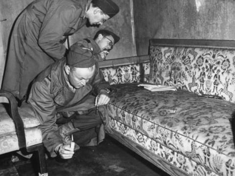 Αδημοσίευτες φωτογραφίες: Εδώ αυτοκτόνησε ο Χίτλερ και η Εύα Μπράουν