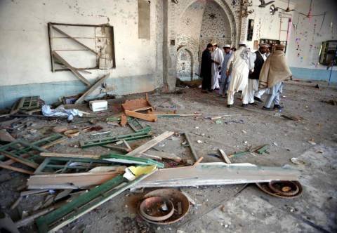 Αιματοχυσία στο Πακιστάν: Βομβιστική επίθεση σε τεμένη