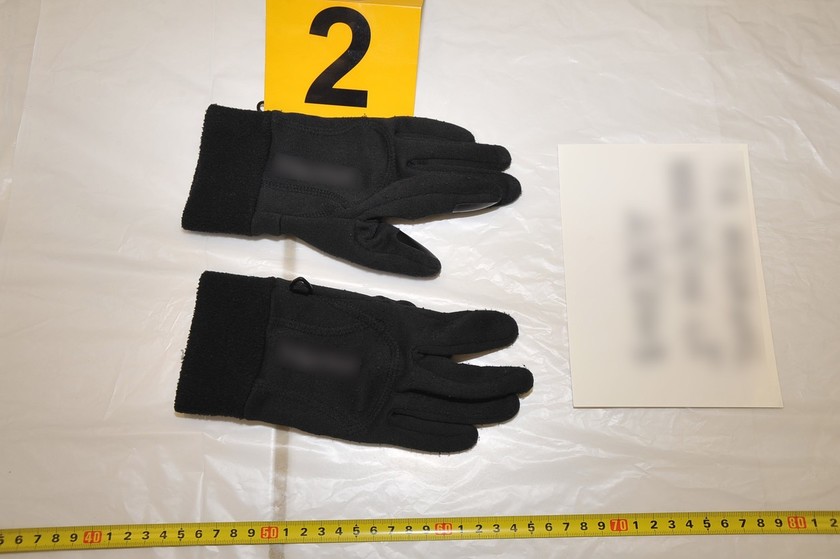 Αυτά είναι τα όπλα που είχαν οι συλληφθέντες του Βελβεντού (pics)
