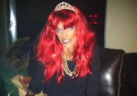 Νανά Καραγιάννη: Με κατακόκκινο μαλλί και στέμμα!