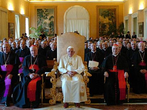 Ξεκινά η διαδικασία για την εκλογή του νέου Πάπα