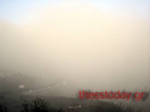 Βίντεο: Πυκνή ομίχλη στη Θεσσαλονίκη - Προβλήματα στους δρόμους