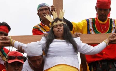 ΣΟΚ προκαλεί το έθιμο της σταύρωσης στις Φιλιππίνες!