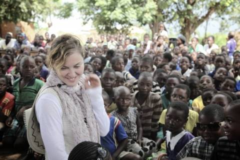 Το Μαλάουι «αδειάζει» τη φιλανθρωπία της Μαντόνα