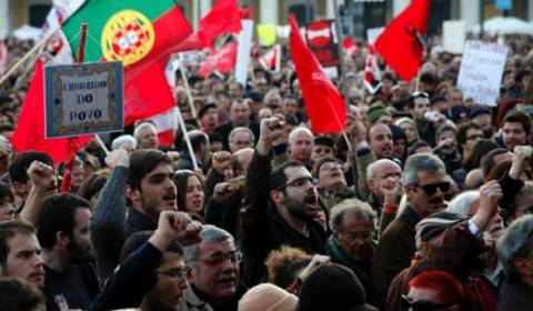 Πορτογαλία-Πρωτομαγιά:Χιλιάδες διαδηλωτές φώναξαν «Έξω η τρόικα!»