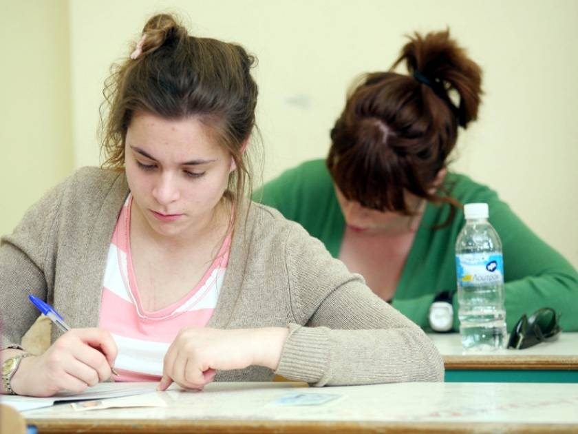 Πανελλήνιες 2013: Με Λογοτεχνία και Φυσική συνεχίζονται οι εξετάσεις
