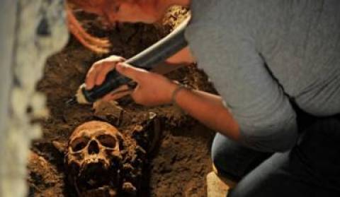 Αρχαίοι αλυσοδεμένοι σκελετοί στο Δέλτα Φαλήρου