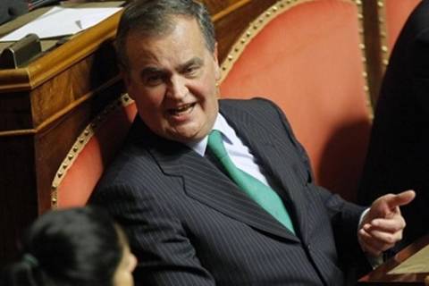 Δεν παραιτείται ο γερουσιαστής που είπε «ουρακοτάγκο» την υπουργό