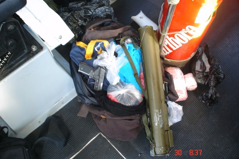 Τα όπλα που βρέθηκαν στην κατοχή των υπόπτων για τρομοκρατία (pics)