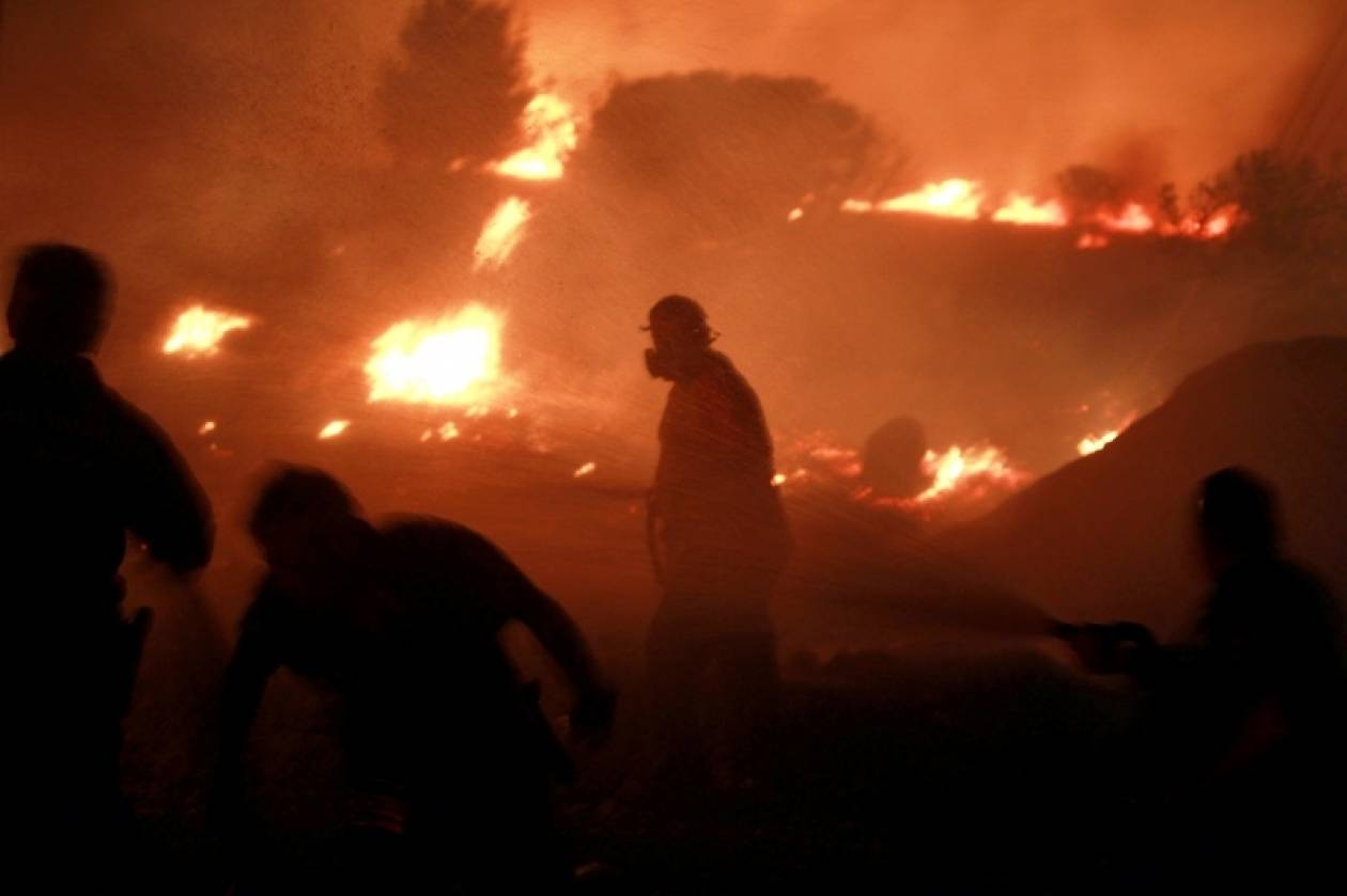 Τεράστια η καταστροφή από την πυρκαγιά στη Βαρυμπόμπη ...