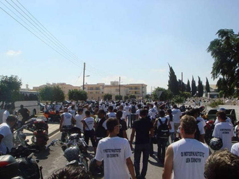 Κύπρος: Πορεία στη μνήμη των Τ. Ισαάκ και Σ. Σολωμού