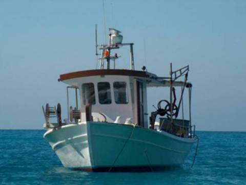 Βυθίστηκε αλιευτικό στο Σούνιο – Σώοι δύο ψαράδες