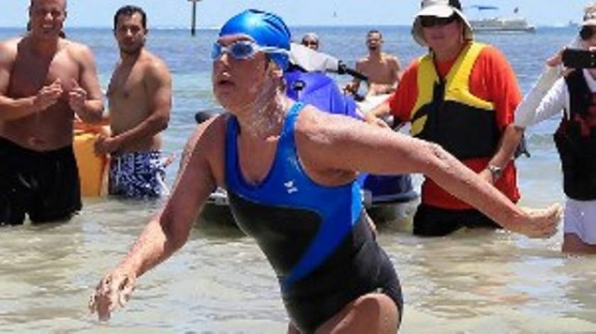 Κολυμβήτρια 64 ετών κολύμπησε από την Κούβα μέχρι τις ΗΠΑ (video)