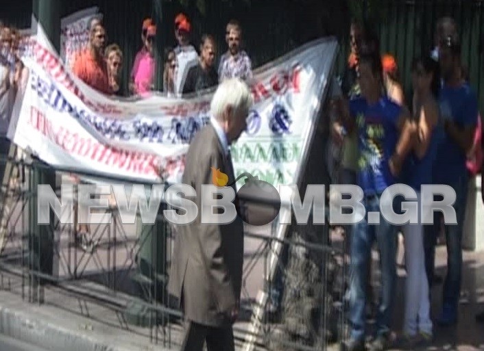 Βίντεο: Εργαζόμενοι της ΛΑΡΚΟ μπουγέλωσαν τον Πρ. Παυλόπουλο