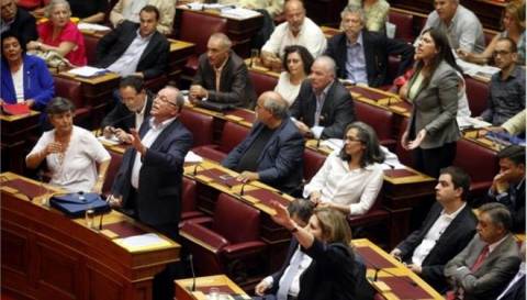 Βουλή: Υπέρ της ομόθυμης καταδίκης της δράσης της Χ.Α. όλα τα κόμματα