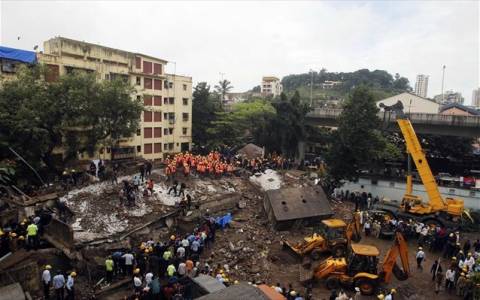 Ινδία: 70 άνθρωποι παγιδευμένοι μετά από κατάρρευση κτιρίου