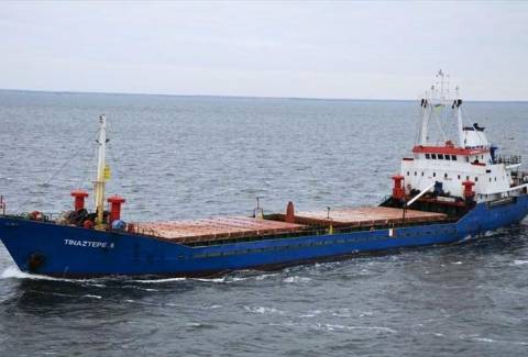 Προσάραξη φορτηγού πλοίου σε αβαθή στο λιμάνι της Στυλίδας