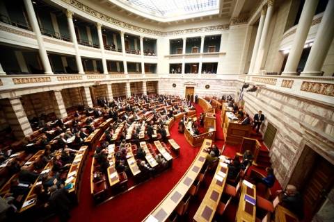 Ένταση στη Βουλή κατά την ψηφοφορία της τροπολογίας για τα φάρμακα