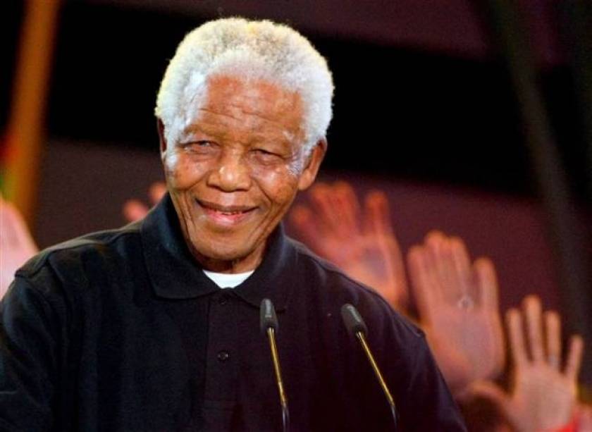 Σε όλο τον κόσμο χιλιάδες ανώνυμοι άνθρωποι τιμούν τον Νέλσον Μαντέλα