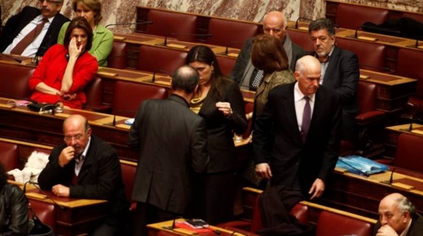 Στη Βουλή ο Γιώργος Παπανδρέου - Βρήκε χρόνο για την... Ελλάδα!