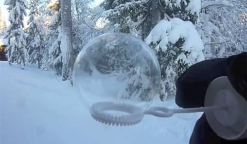 Εντυπωσιακό βίντεο: Κάνοντας φούσκες στους... -26°C!