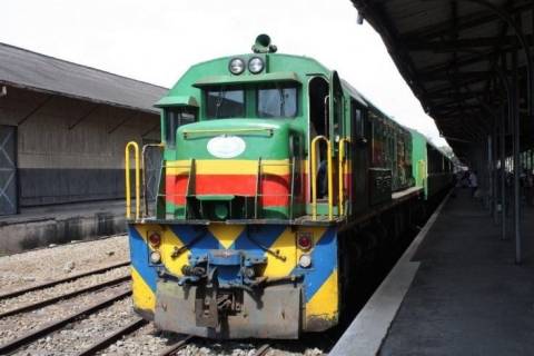 Φορτηγό τρένο εκτροχιάσθηκε σε παραγκούπολη του Ναϊρόμπι