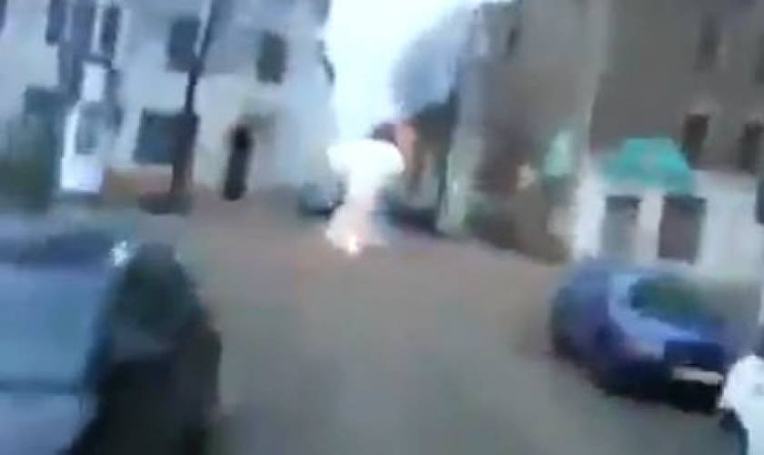Το πυροτέχνημα που έμεινε στο δρόμο... (βίντεο)