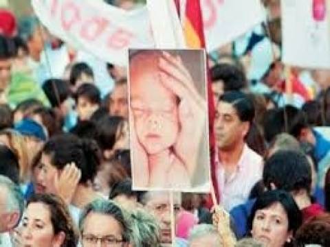 Γαλλία: Μεγάλη διαδήλωση κατά των αμβλώσεων στο Παρίσι