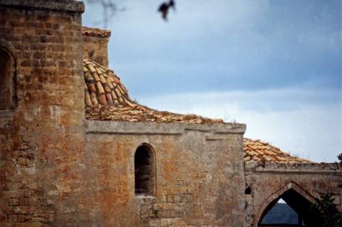 Τουρκική πρόκληση: Κατασκευάζουν τζαμί σε ερείπια εκκλησίας