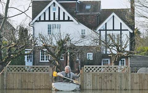 Βρετανία-πλημμύρες: Επιπλέον μέτρα προστασίας λαμβάνουν οι Αρχές