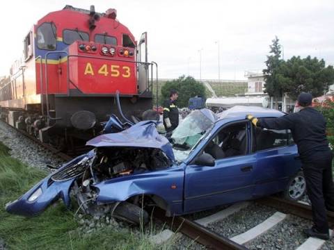 Βόλος: Αυτοκίνητο παραβίασε το φανάρι και παρασύρθηκε από τραίνο