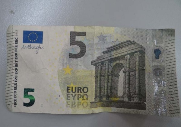 Как отличить евро. 5 Евро настоящие. Фальшивые евро.