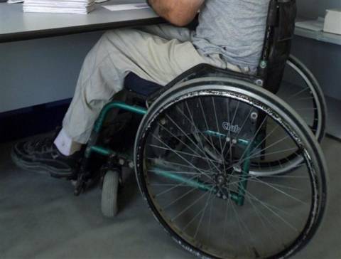 ΣτΠ: Χορήγηση ΕΚΑΣ σε όλους τους συνταξιούχους αναπηρίας